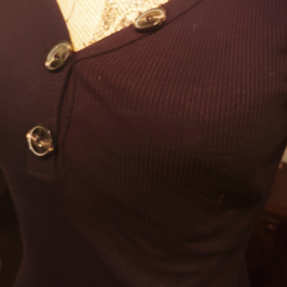 Black top - Picture 3 of 4